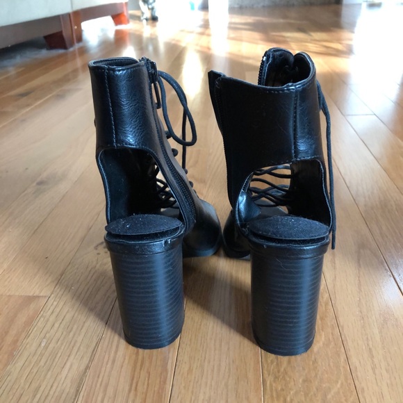 New Women’s lace up open back and toe bootie - Picture 3 of 3